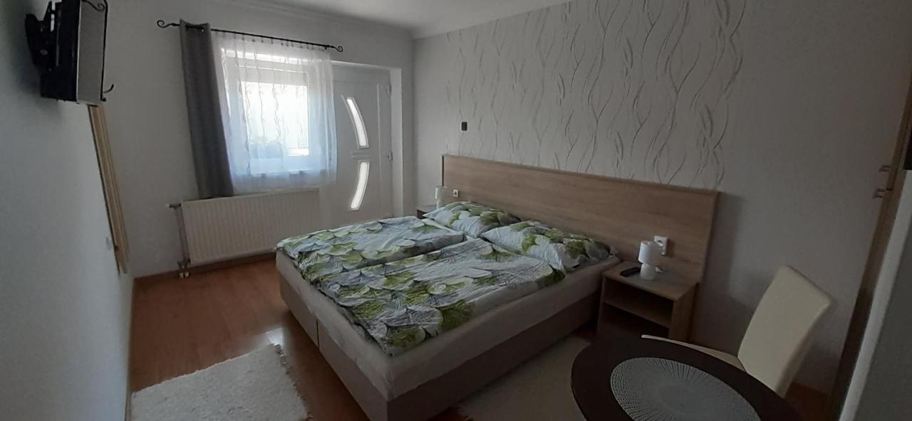 Hajnalka Vendeghaz Hotel Buk Exterior photo