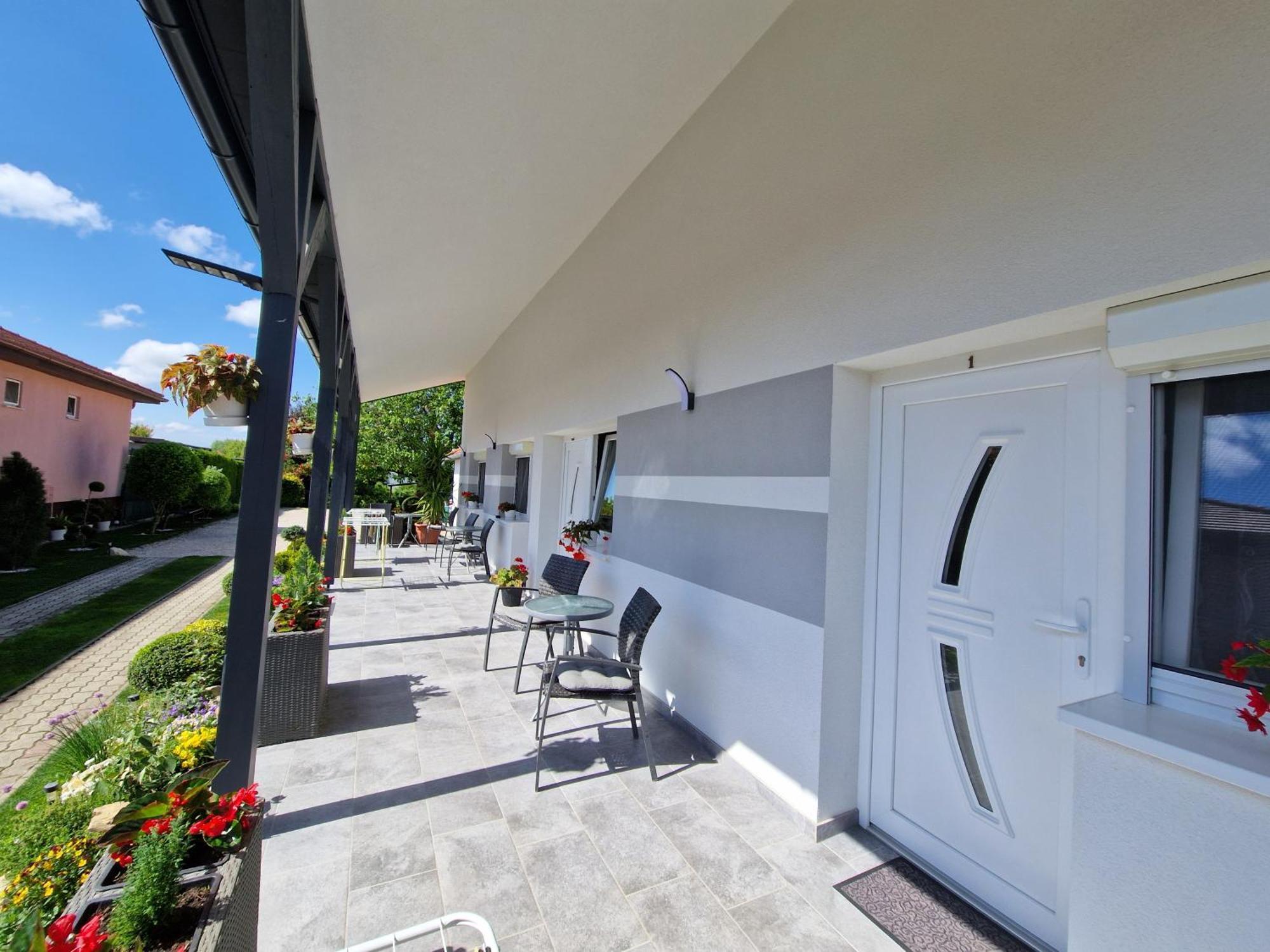 Hajnalka Vendeghaz Hotel Buk Exterior photo