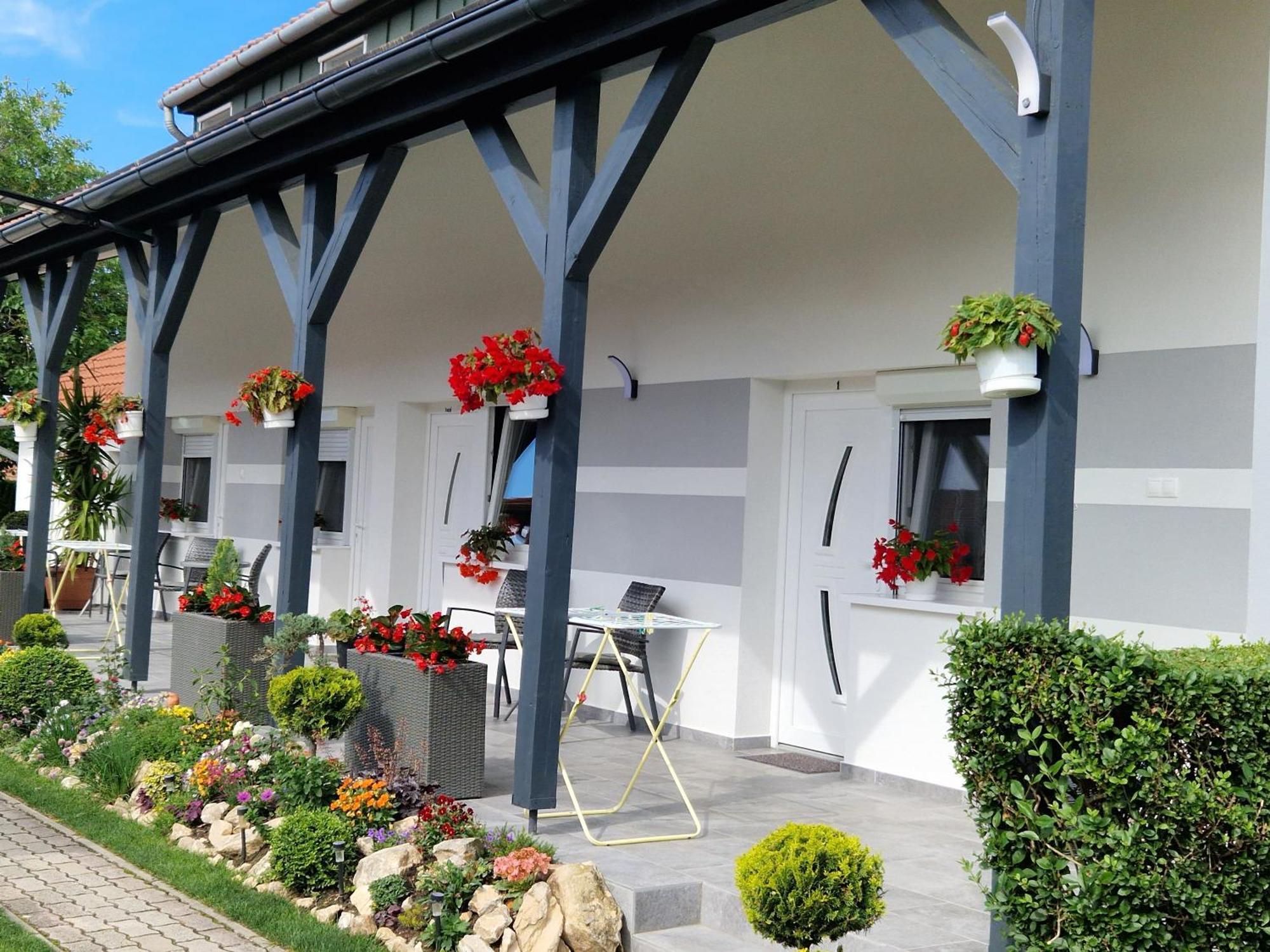 Hajnalka Vendeghaz Hotel Buk Exterior photo