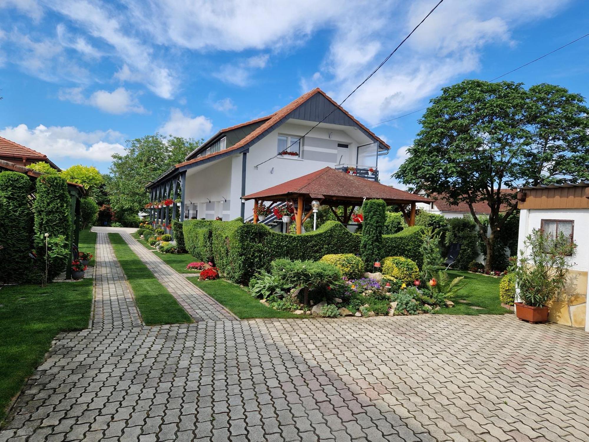 Hajnalka Vendeghaz Hotel Buk Exterior photo