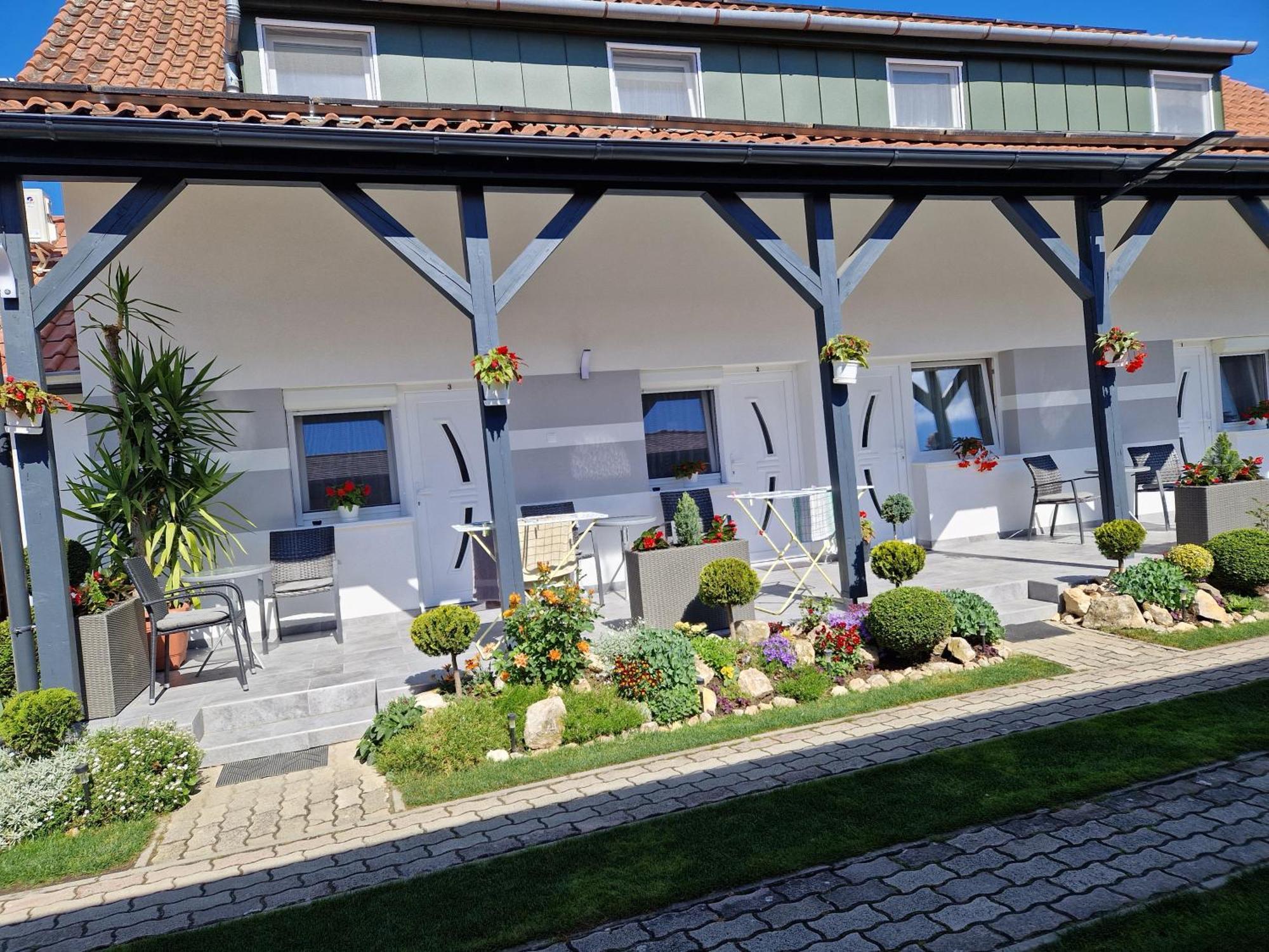 Hajnalka Vendeghaz Hotel Buk Exterior photo